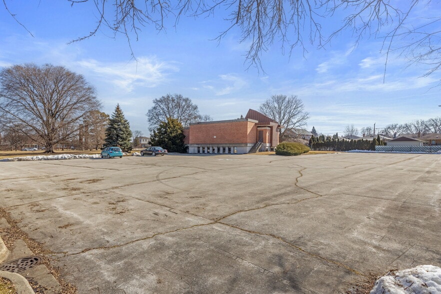 More Photos Of 8450 N Shermer Rd, Niles Religious Facility For Sale