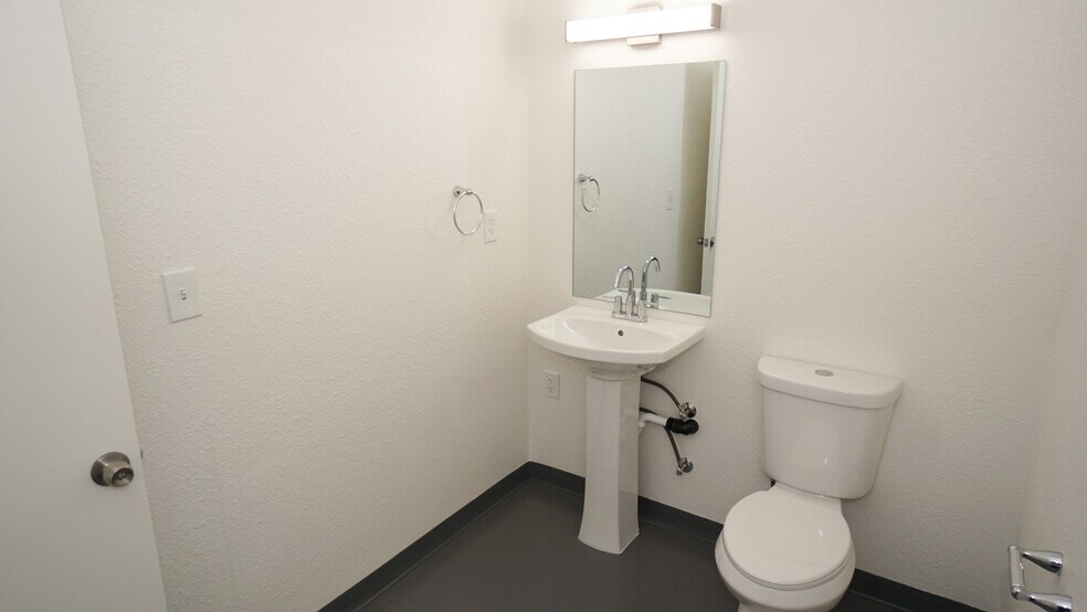 More Photos Of 4030 Stockton Hill Rd, Kingman Light Distribution For Sale