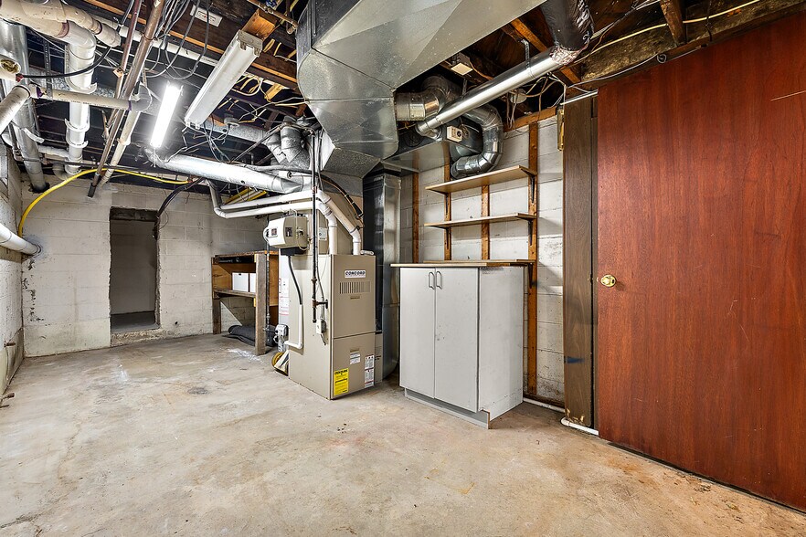 More Photos Of 18200 E 13 Mile Rd, Roseville Office For Sale