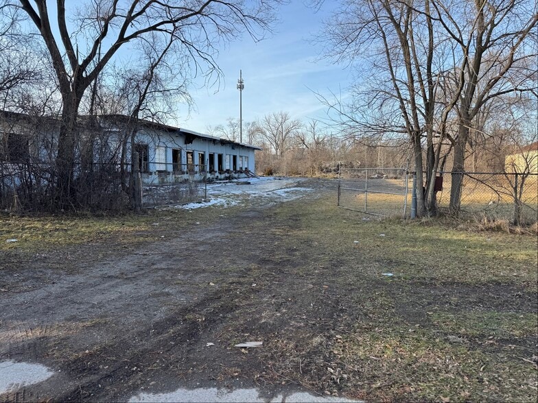 More Photos Of 1221 N Niagara St, Saginaw Warehouse For Sale