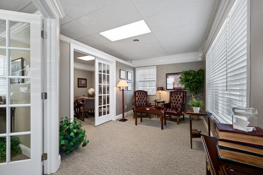 More Photos Of 450 Castle Shannon Blvd, Pittsburgh Storefront For Sale