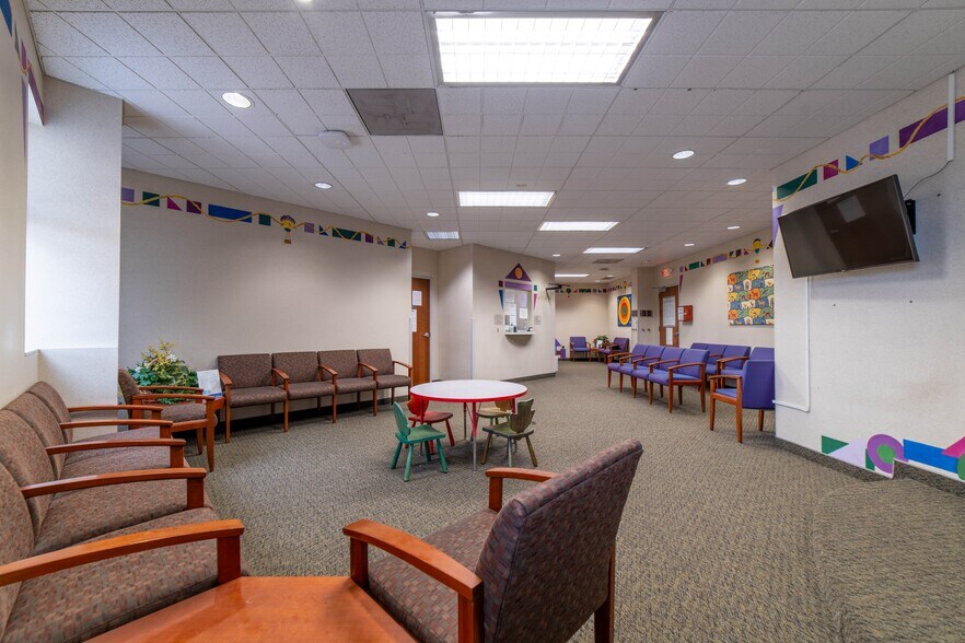 More Photos Of 100 Brevco Plz, Lake Saint Louis Medical For Lease