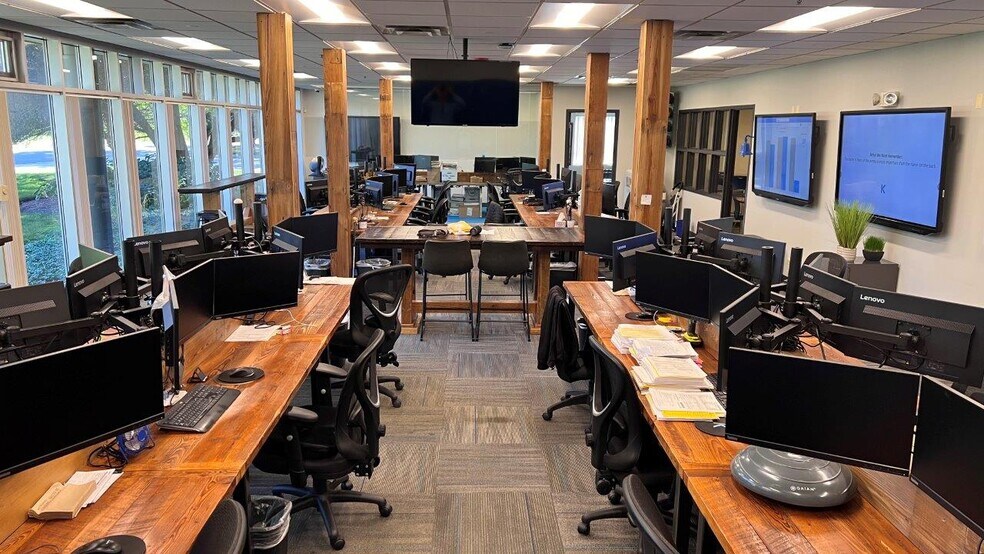 More Photos Of 3813 Illinois Ave, St Charles Office For Sale