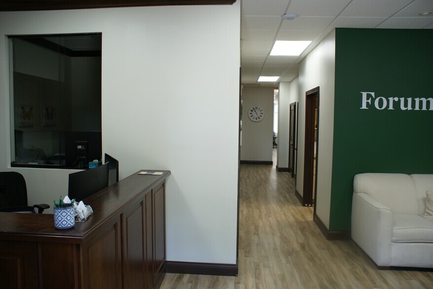 More Photos Of 1320 Dowell Springs Blvd, Knoxville Office For Lease