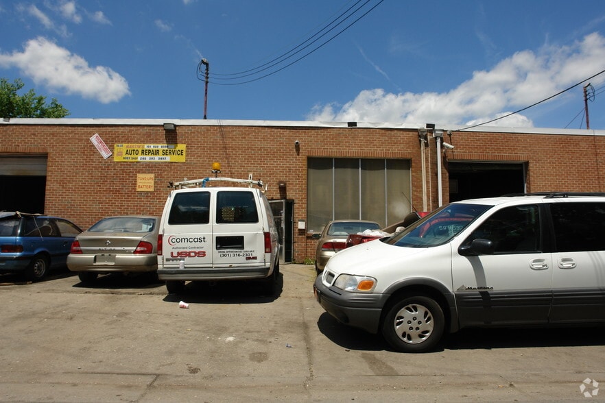 More Photos Of 4618-4620 Ingraham St, Hyattsville Warehouse For Sale
