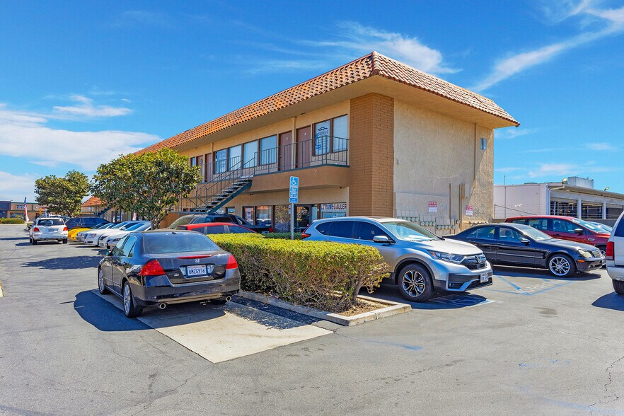 More Photos Of 17301 Beach Blvd, Huntington Beach Storefront Retail Office For Sale