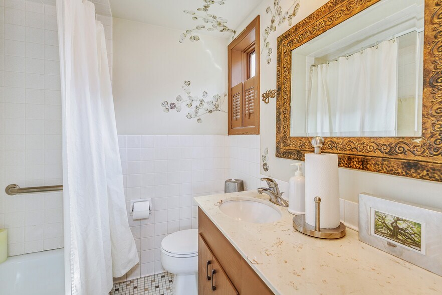 More Photos Of 3401-3405 S Lyndale Ave, Minneapolis Storefront Retail Residential For Sale