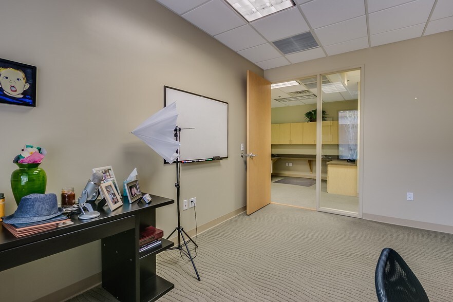 More Photos Of 9865 S Priest Dr, Tempe Unknown For Lease