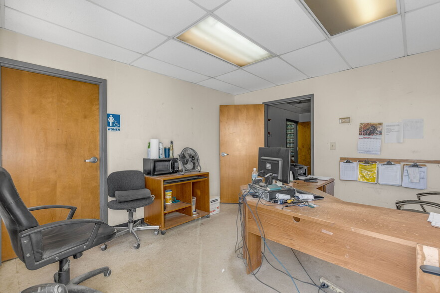 More Photos Of 503 S Old Piedmont Hwy, Greenville Warehouse For Lease