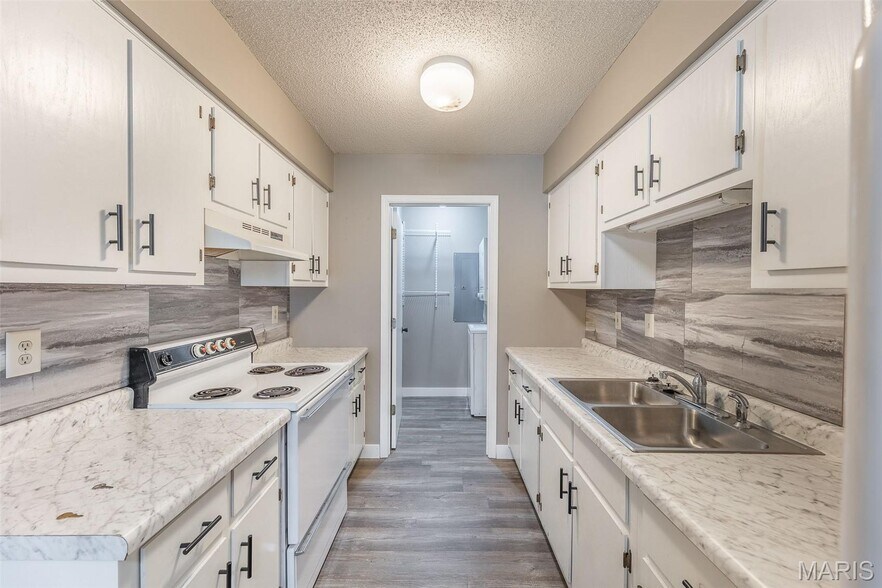 More Photos Of 2733 Holly Trl, Poplar Bluff Apartments For Sale