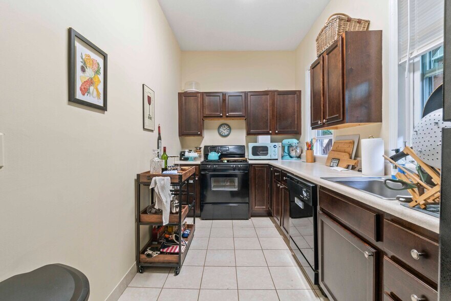 More Photos Of 5009 Roland Ave, Baltimore Multifamily For Sale