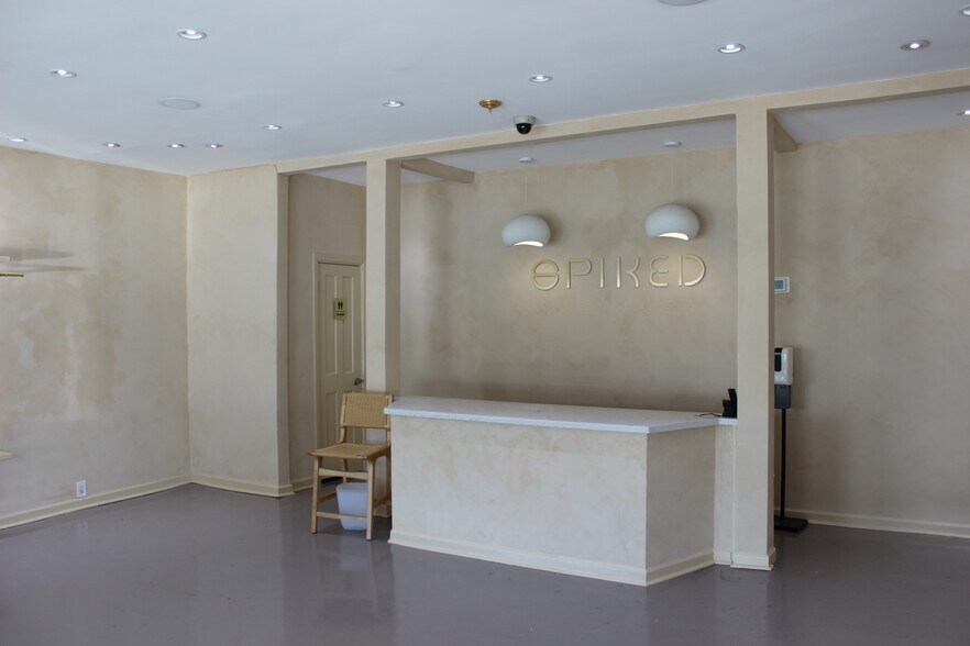 More Photos Of 840 S Robertson Blvd, Los Angeles Storefront Retail Office For Lease