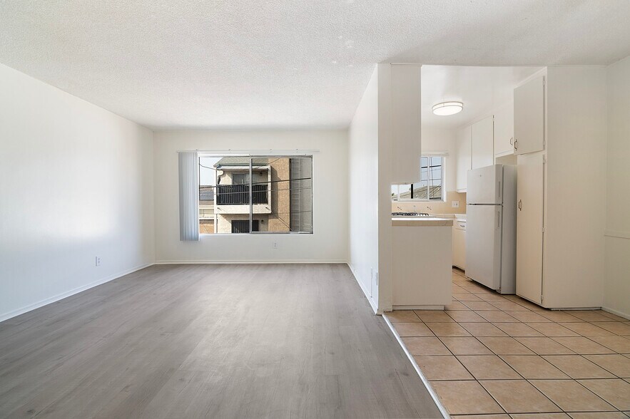 More Photos Of 903 N Heliotrope Dr, Los Angeles Apartments For Sale