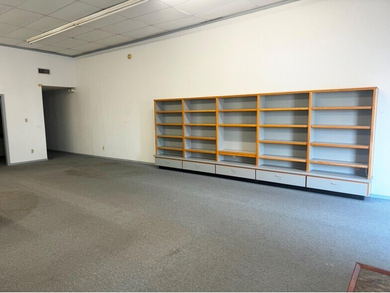 More Photos Of 214 N Mason St, Bowie General Retail For Sale