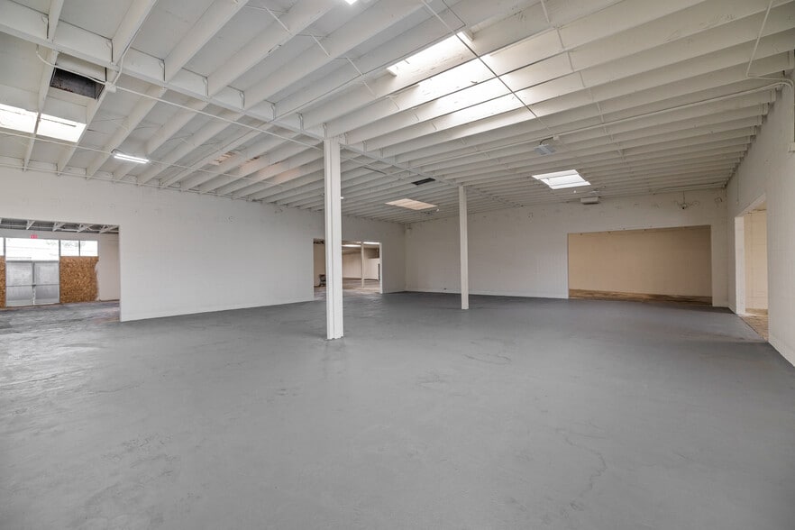 More Photos Of 1450-1454 Pomona Rd, Corona Industrial For Lease
