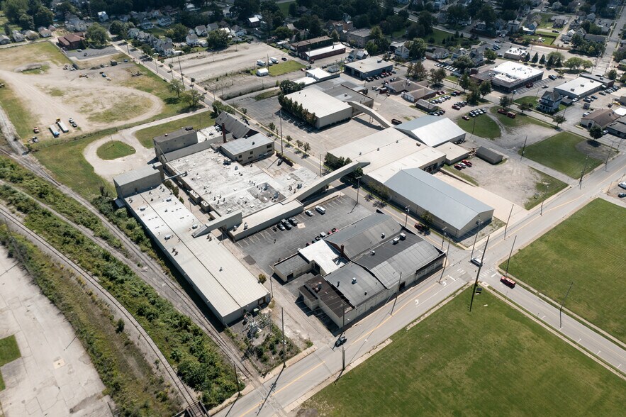 More Photos Of 246 E 4th St, Ashland Light Distribution For Lease