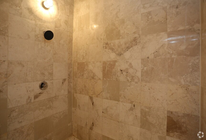 More Photos Of 1623 Main St, Dallas Apartments For Lease