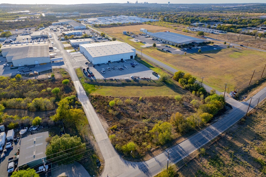 More Photos Of 8175 Bracken Creek Dr, San Antonio Distribution For Lease