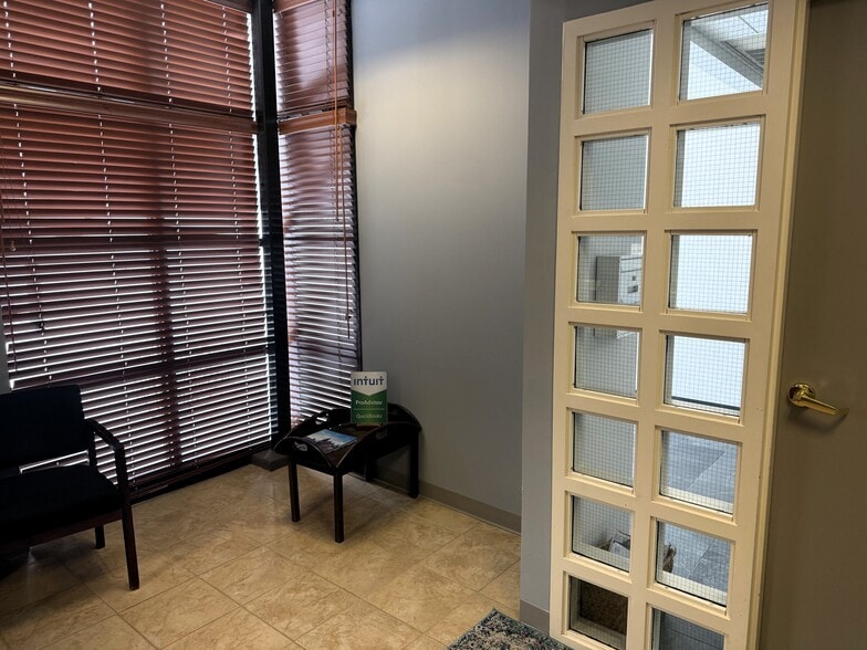 More Photos Of 550 Hinesburg Rd, South Burlington Office For Lease