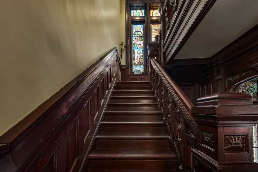 More Photos Of 809 Hall St, Saint Joseph Hospitality For Sale