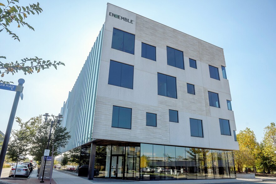 More Photos Of 150 Rouse Blvd, Philadelphia Office For Lease