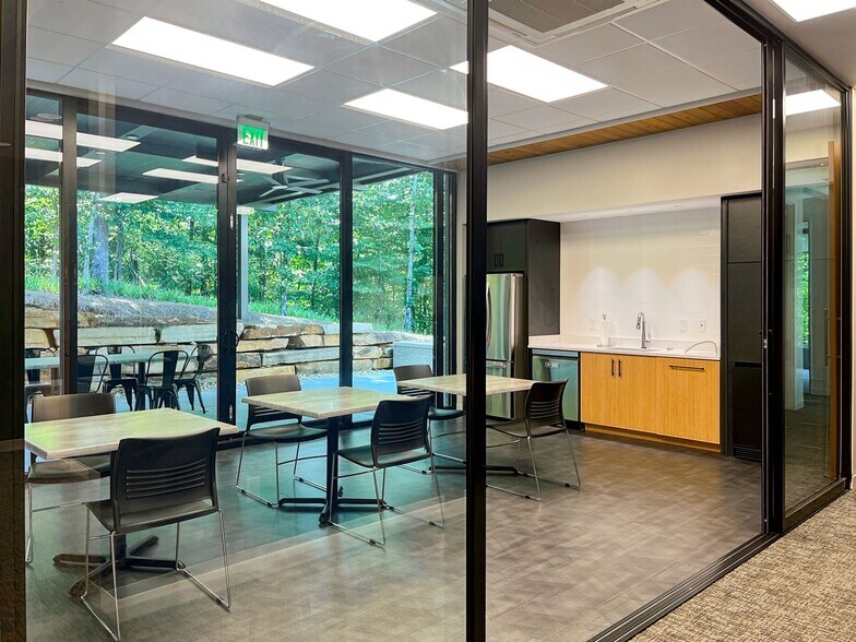 More Photos Of 1857 Commons North Dr, Tuscaloosa Office For Lease