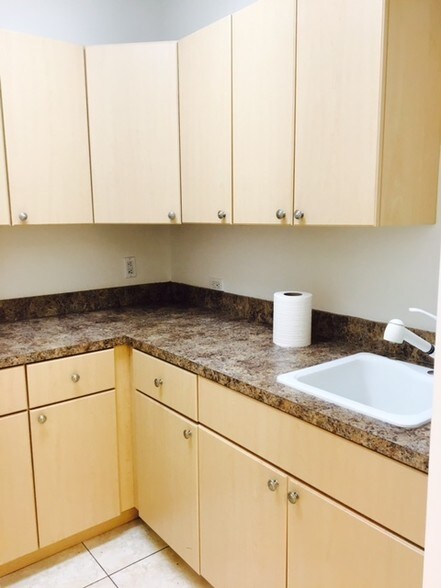 More Photos Of 10505 NW 29th Ter, Miami Warehouse For Lease