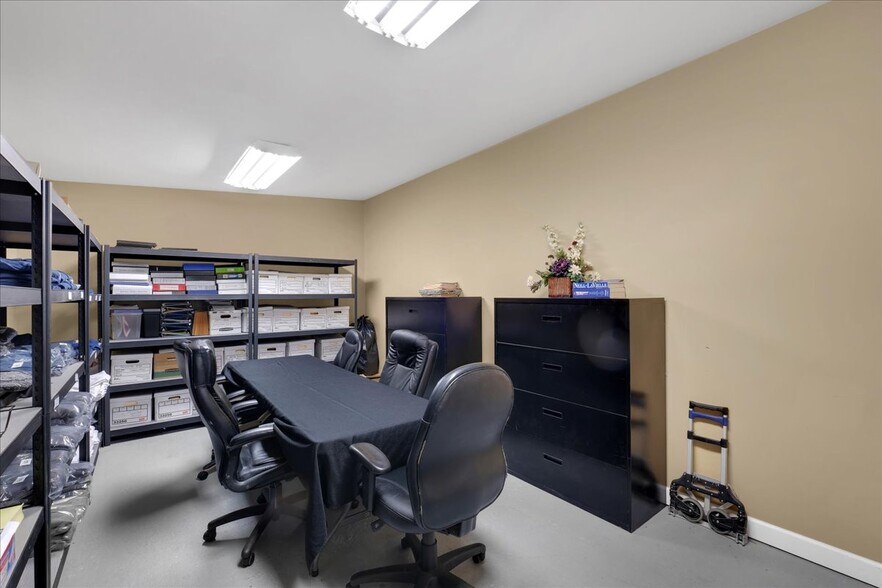 More Photos Of 1518 Petunia Ave, Louisville Warehouse For Sale