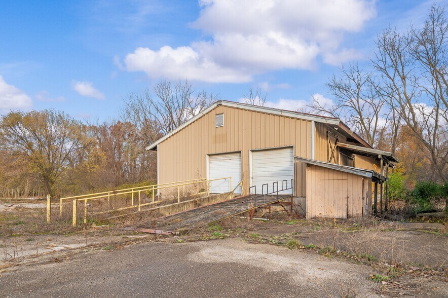 More Photos Of 500 Washington St, Coloma Manufacturing For Lease