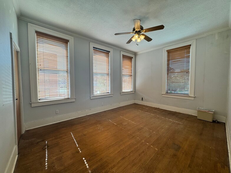 More Photos Of 121 S Center St, Clinton Office For Sale