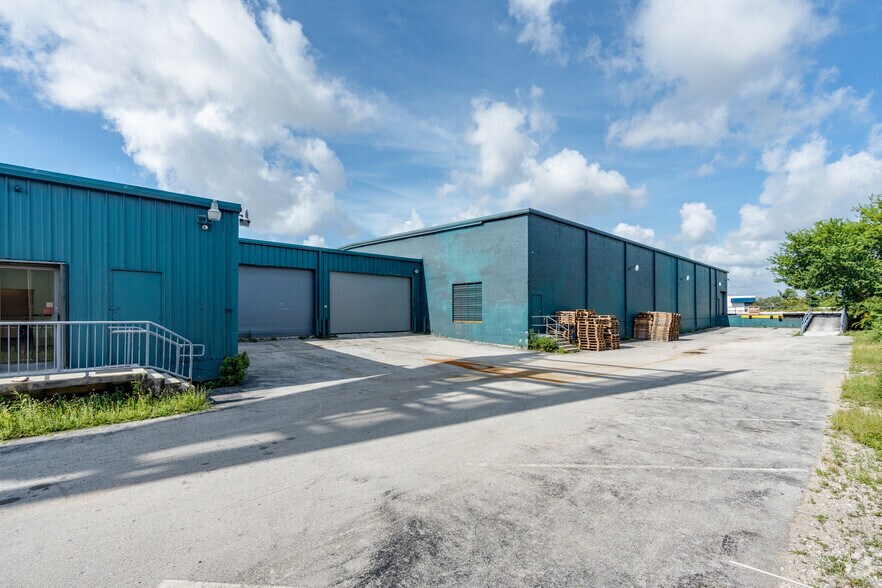 More Photos Of 3500 NW 77th Ct, Doral Warehouse For Sale