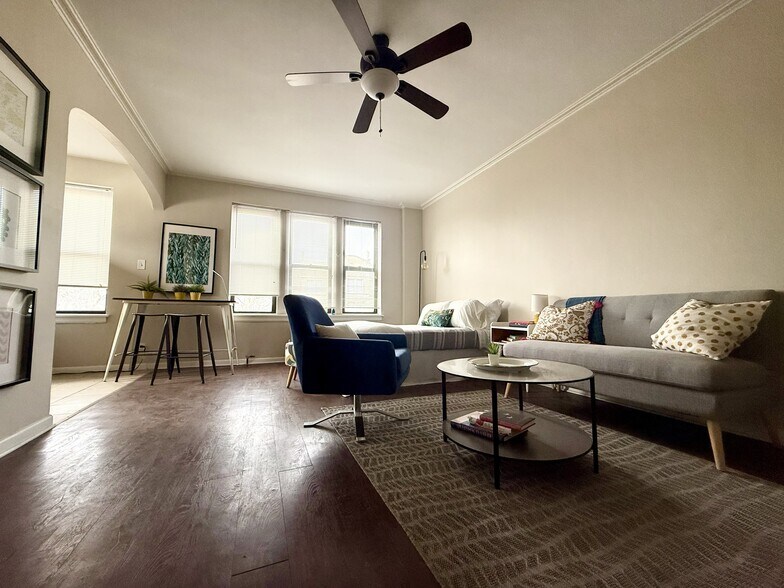 More Photos Of 6731 S Jeffery Blvd, Chicago Apartments For Sale