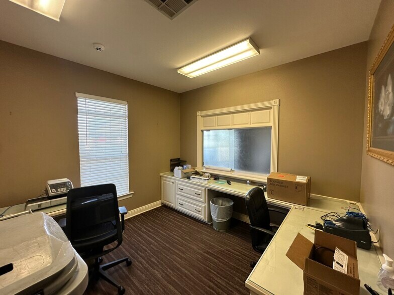More Photos Of 12320 Burnside ave, Gonzales Office For Sale