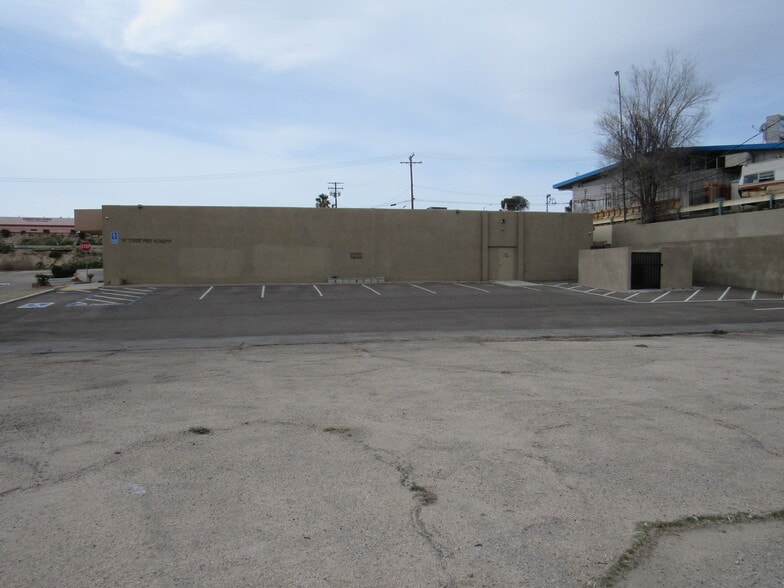 More Photos Of 16424 Victor St, Victorville Freestanding For Sale