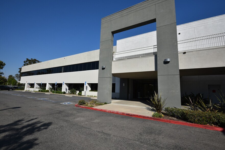 More Photos Of 17305 Von Karman Ave, Irvine Medical For Lease