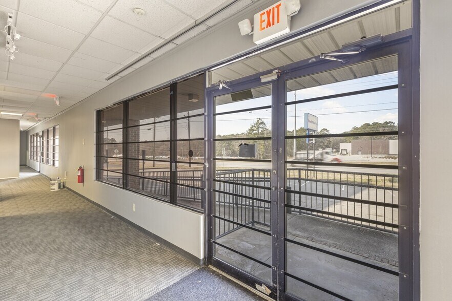 More Photos Of 8180 Tara Blvd, Jonesboro Freestanding For Sale