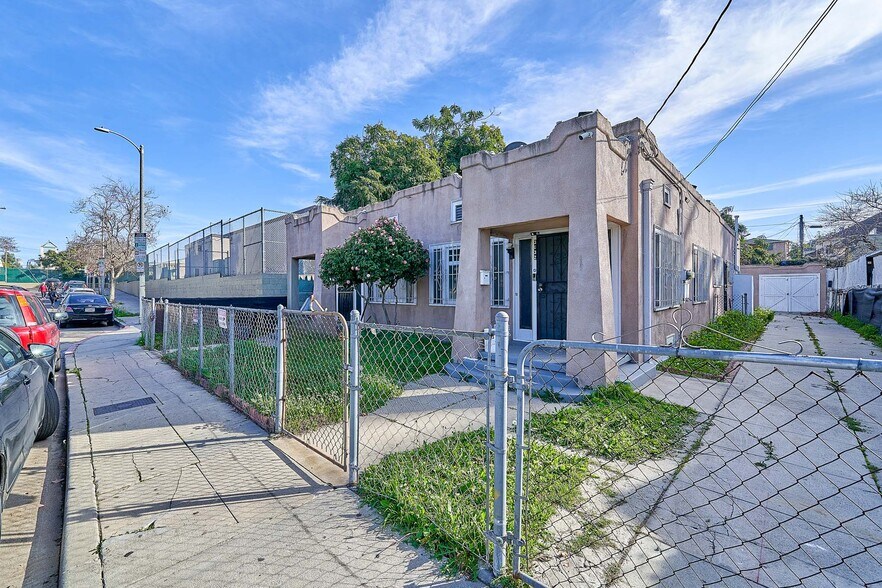 More Photos Of 3030 W 12th Pl, Los Angeles Land For Sale