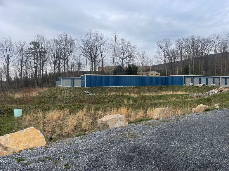 More Photos Of 1122 Amelia Ave, Altoona Self Storage For Sale