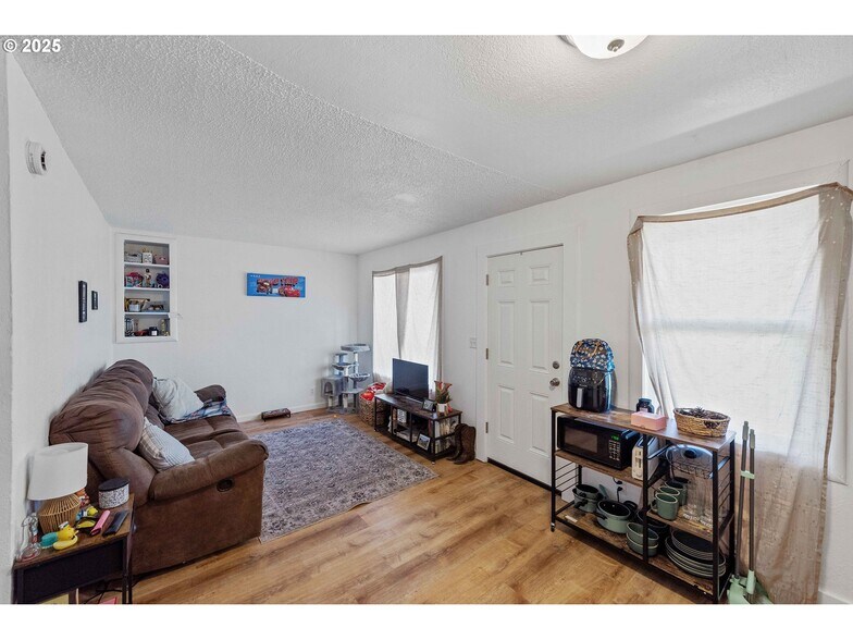 More Photos Of 1900 Monroe St, North Bend Apartments For Sale