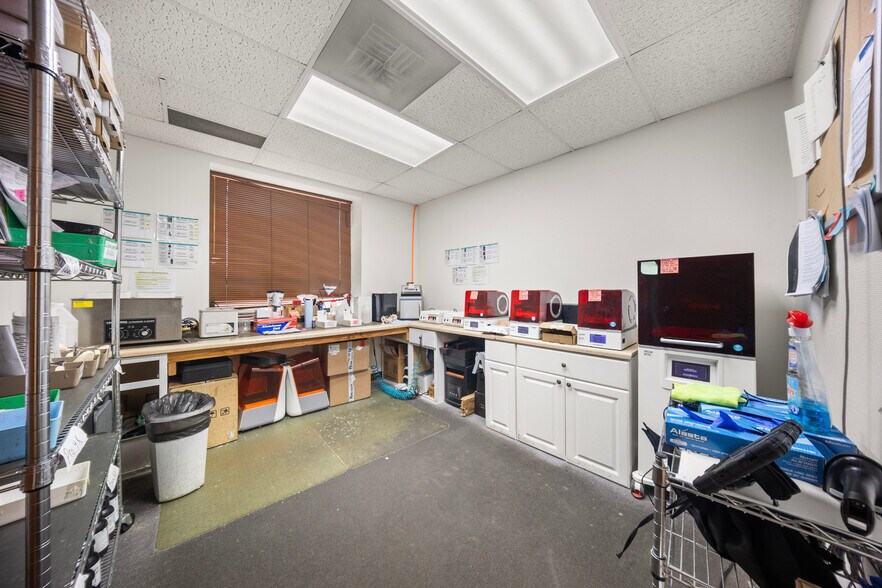 More Photos Of 5413 Walnut Ave, Downers Grove Office For Lease