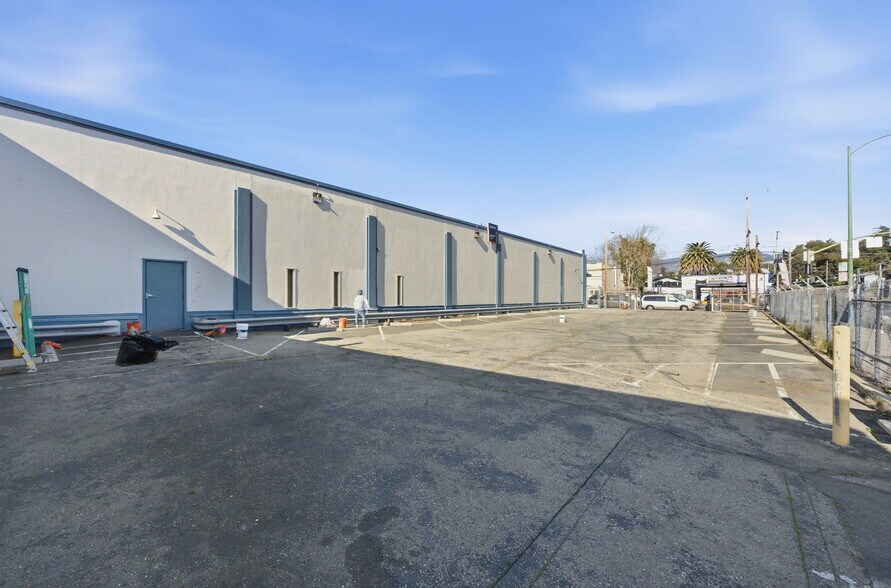 More Photos Of 6537 Foothill Blvd, Oakland Office For Lease