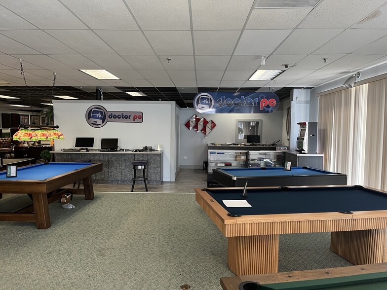 More Photos Of 5585 University Blvd W, Jacksonville Storefront Retail Office For Sale