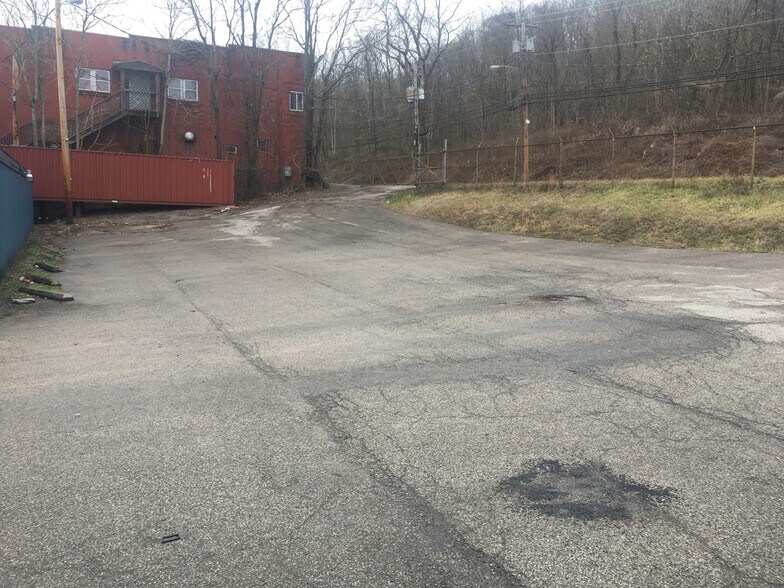 More Photos Of 3126 7th Ave, Charleston General Retail For Sale