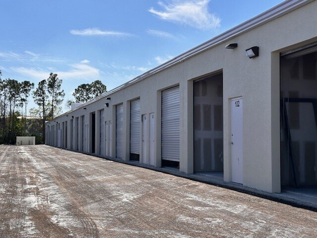 More Photos Of 205 Coastal Ln, West Melbourne Warehouse For Lease