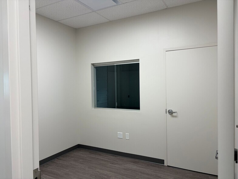More Photos Of 5007 S Westshore Blvd, Tampa Warehouse For Sale