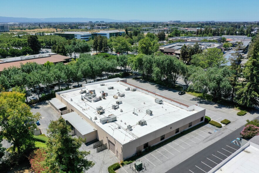 More Photos Of 118-122 Charcot Ave, San Jose Flex For Lease