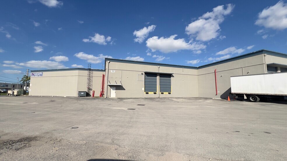 More Photos Of 9949 NW 89th Ave, Medley Warehouse For Lease