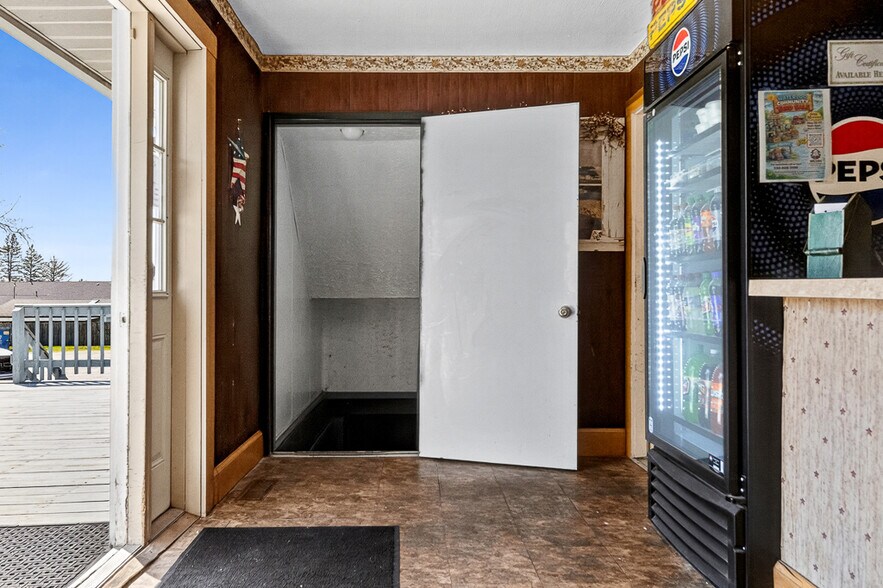 More Photos Of 1281 OH-183, Atwater Restaurant For Sale