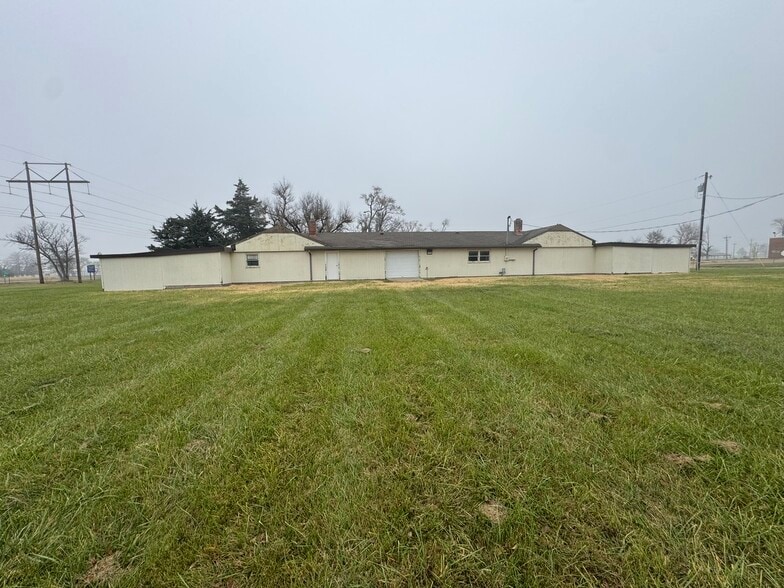 More Photos Of 6810 SE Dwight St, Topeka Industrial For Sale