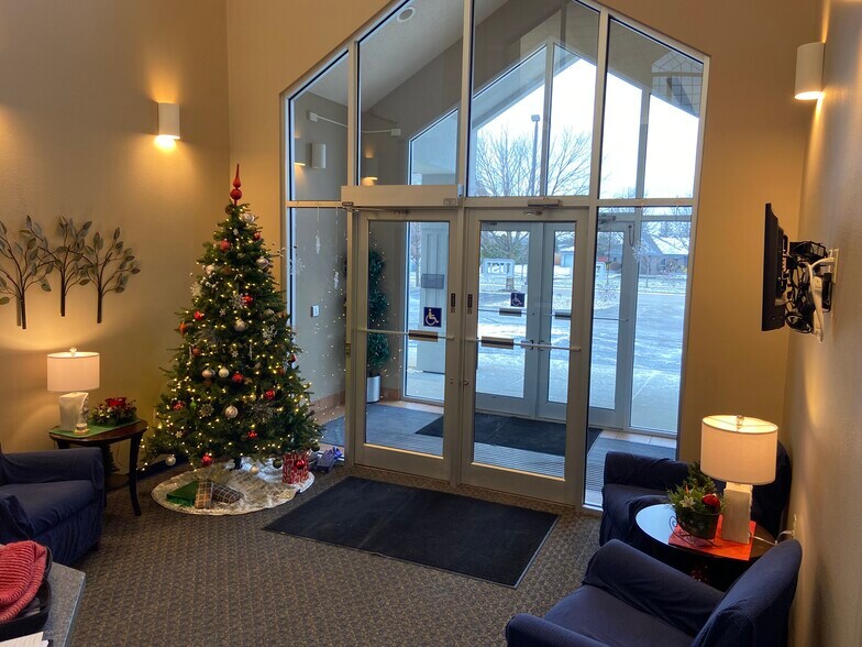 More Photos Of 711 Eisenhower Dr, Kimberly Office For Lease